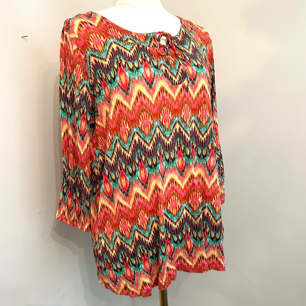 Jones New York Sport Women Top Ikat Chevron Print Split V-Neck W/Tie 3/4 Sleeve - Picture 2 of 9